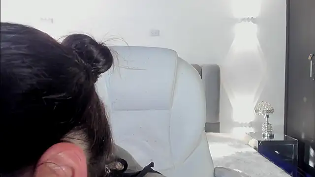 Snapshot of AnnyThompson_ chatting on 02/12/26, 10:05 AnnyThompson online show from 02/12/26, 10:05