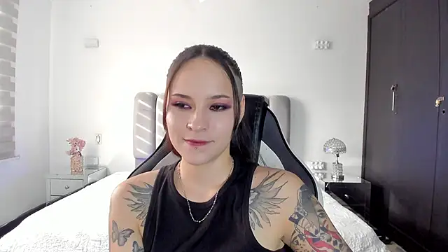 Snapshot of AnnyThompson_ chatting on 03/10/26, 09:31 AnnyThompson online show from 03/10/26, 09:31