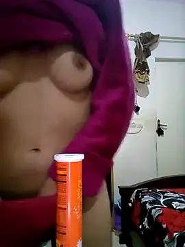Snapshot of altinya chatting on 02/16/25, 10:32 altinya online show from 02/16/25, 10:32