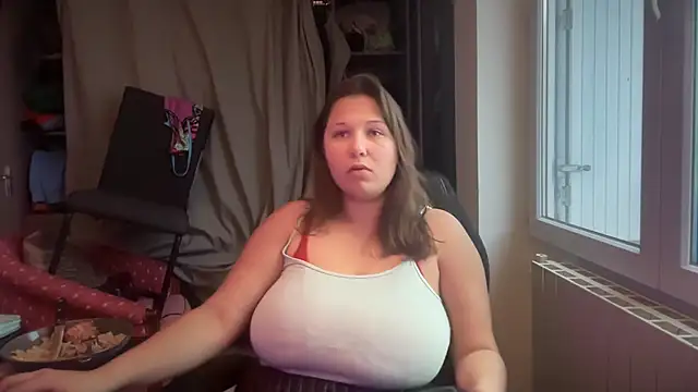 Snapshot of minette-sexy chatting on 11/06/25, 03:35 minette-sexy online show from 11/06/25, 03:35