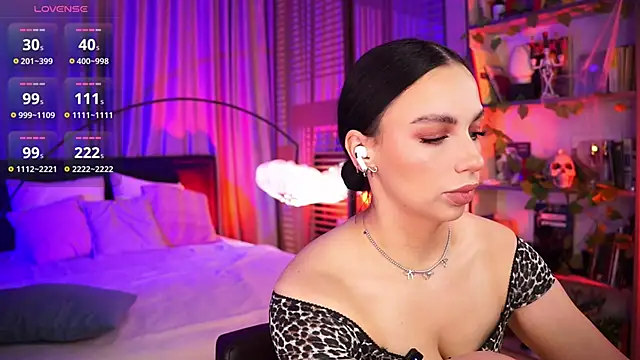 Snapshot of LunaNight chatting on 11/03/25, 08:21 LunaNight online show from 11/03/25, 08:21