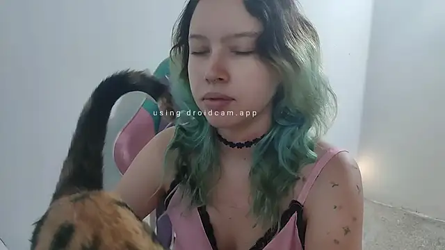 Snapshot of WandaDoll chatting on 10/18/25, 12:06 WandaDoll online show from 10/18/25, 12:06