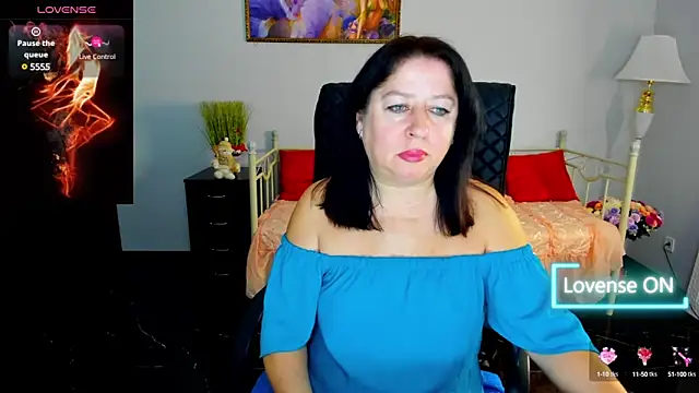 Julia Dean online show from 01/06/25, 11:40