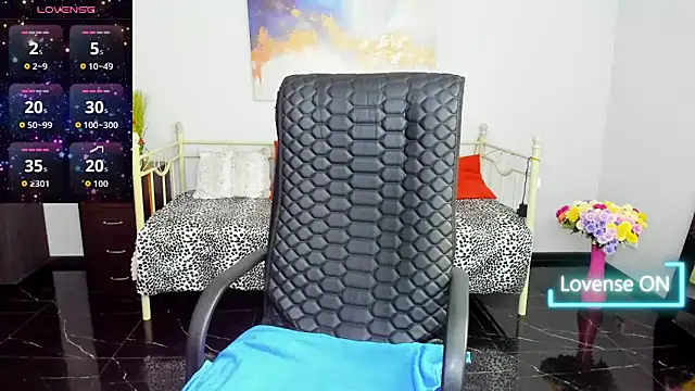 Snapshot of Julia_Dean chatting on 11/28/25, 01:14 Julia Dean online show from 11/28/25, 01:14