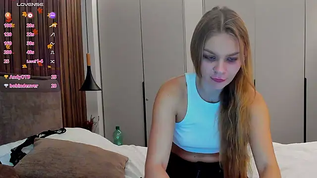 Snapshot of Molly_sweetie chatting on 10/13/25, 06:13 Molly sweetie online show from 10/13/25, 06:13