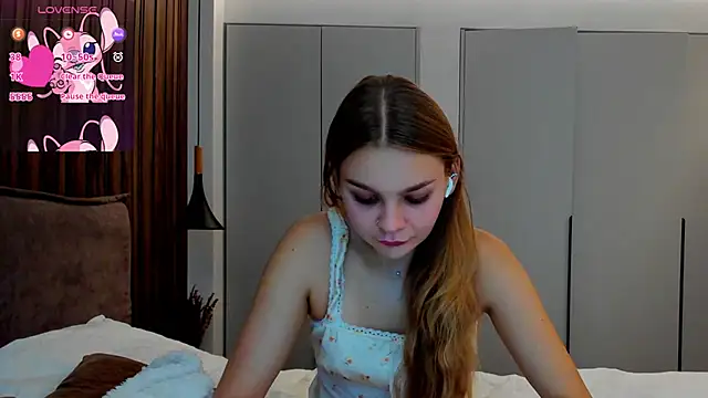 Snapshot of Molly_sweetie chatting on 10/30/25, 07:10 Molly sweetie online show from 10/30/25, 07:10