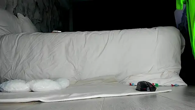HunnyWifey online show from 06/22/26, 07:00