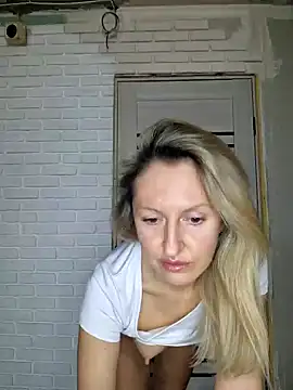 Miss    Mia  online show from 01/04/25, 09:43