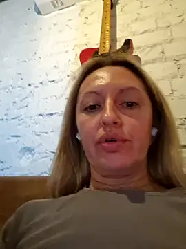 Miss    Mia  online show from 09/28/25, 08:52