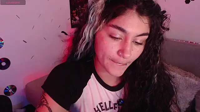 abril666 online show from 10/22/25, 03:23