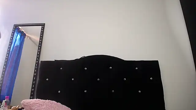 Snapshot of sweet_skylove_ chatting on 04/18/26, 08:20 sweet skylove online show from 04/18/26, 08:20