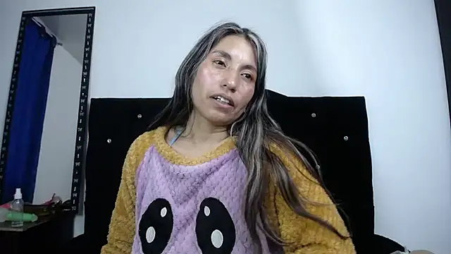 Snapshot of sweet_skylove_ chatting on 05/11/26, 10:40 sweet skylove online show from 05/11/26, 10:40