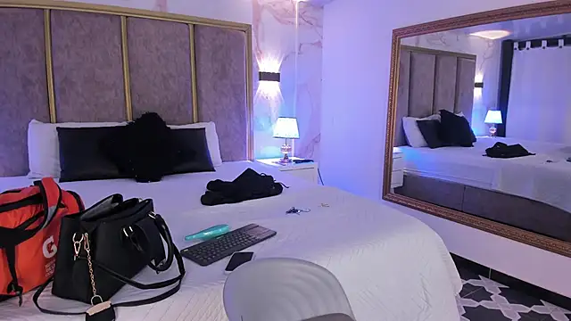 GiselOrtiz online show from 10/21/25, 10:38