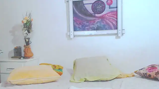 Snapshot of SoniaGresson chatting on 12/02/25, 11:56 SoniaGresson online show from 12/02/25, 11:56