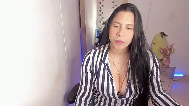 Snapshot of hellensexy chatting on 12/03/24, 08:50 hellensexy online show from 12/03/24, 08:50
