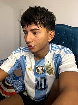 Leonarrrd 01 online show from 10/18/25, 10:32