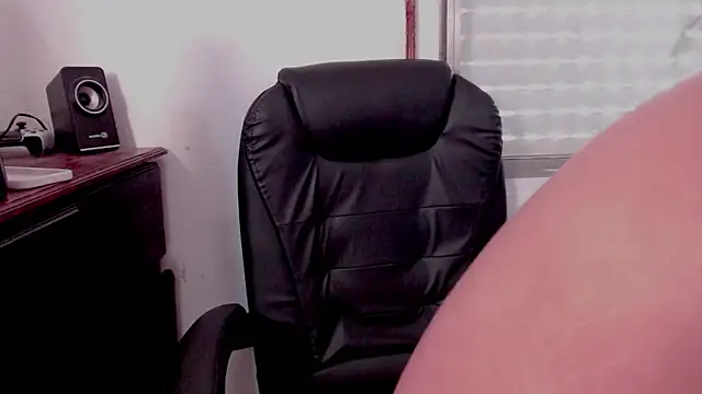 Snapshot of Sofii_floyd_ chatting on 10/15/25, 02:06 Sofii floyd online show from 10/15/25, 02:06