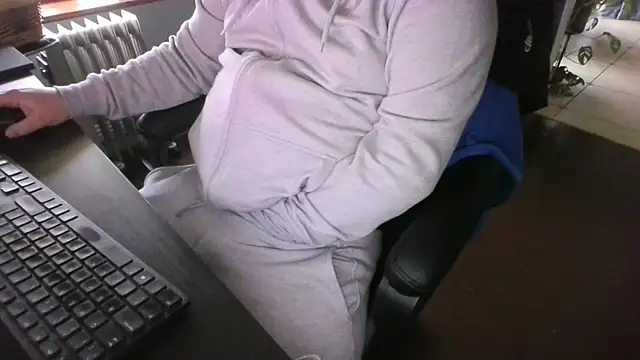 Snapshot of IrishCock30 chatting on 12/31/24, 11:09 IrishCock30 online show from 12/31/24, 11:09