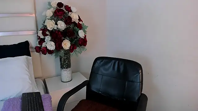 CamilaSofiia online show from 01/04/25, 10:34
