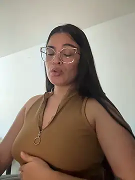 CamilaSofiia online show from 12/16/25, 02:49