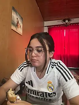 CamilaSofiia online show from 04/15/26, 09:59