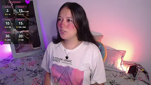 Snapshot of Lexie_Thompson10 chatting on 10/20/25, 10:43 Lexie Thompson10 online show from 10/20/25, 10:43