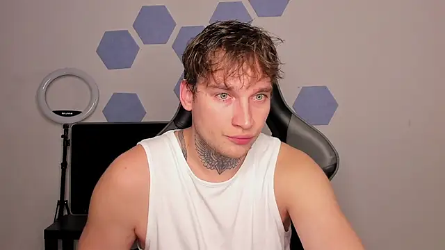 Chris Tyson online show from 10/19/25, 09:04