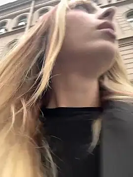 Snapshot of LoraaDoll chatting on 09/16/25, 03:24 LoraaDoll online show from 09/16/25, 03:24