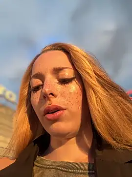 Snapshot of LoraaDoll chatting on 09/18/25, 03:36 LoraaDoll online show from 09/18/25, 03:36