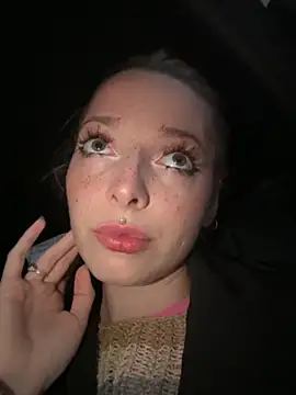 Snapshot of LoraaDoll chatting on 09/20/25, 03:35 LoraaDoll online show from 09/20/25, 03:35