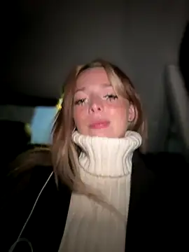 Snapshot of LoraaDoll chatting on 09/24/25, 04:10 LoraaDoll online show from 09/24/25, 04:10