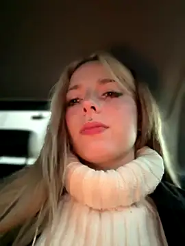 Snapshot of LoraaDoll chatting on 09/25/25, 03:49 LoraaDoll online show from 09/25/25, 03:49