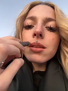 Snapshot of LoraaDoll chatting on 09/29/25, 03:50 LoraaDoll online show from 09/29/25, 03:50