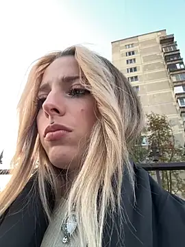 Snapshot of LoraaDoll chatting on 09/30/25, 03:17 LoraaDoll online show from 09/30/25, 03:17