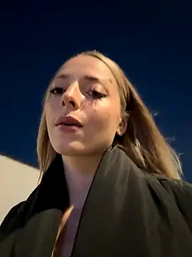 Snapshot of LoraaDoll chatting on 10/08/25, 03:53 LoraaDoll online show from 10/08/25, 03:53