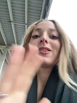 Snapshot of LoraaDoll chatting on 10/14/25, 02:40 LoraaDoll online show from 10/14/25, 02:40