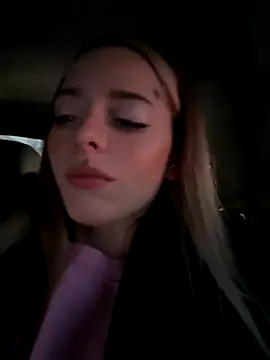 Snapshot of LoraaDoll chatting on 10/21/25, 02:51 LoraaDoll online show from 10/21/25, 02:51