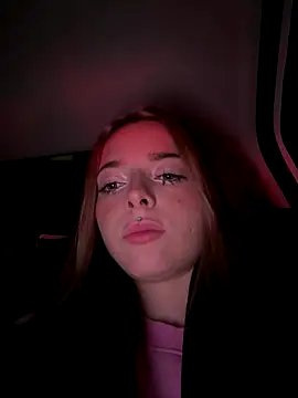 Snapshot of LoraaDoll chatting on 10/22/25, 03:34 LoraaDoll online show from 10/22/25, 03:34