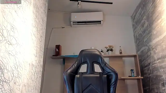 EdwardRoss  online show from 07/21/26, 07:49