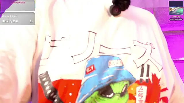 Snapshot of Vicky_Walles_ chatting on 09/23/25, 04:15 Vicky Walles  online show from 09/23/25, 04:15