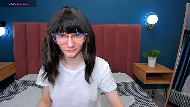 Lili flowerr online show from 03/11/25, 08:20