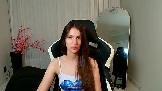 Snapshot of upssnowy chatting on 10/29/25, 10:33 upssnowy online show from 10/29/25, 10:33