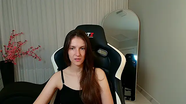 Snapshot of upssnowy chatting on 11/02/25, 05:59 upssnowy online show from 11/02/25, 05:59