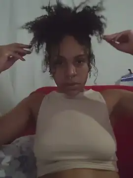 Julia Pretinha online show from 10/27/25, 01:04