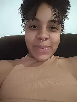 Snapshot of Julia_Pretinha chatting on 12/15/25, 01:04 Julia Pretinha online show from 12/15/25, 01:04