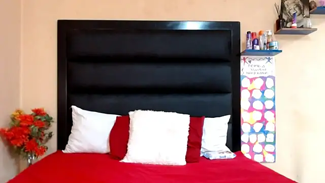 Snapshot of LongPussyLipsxx chatting on 02/07/25, 08:44 LongPussyLipsxx online show from 02/07/25, 08:44