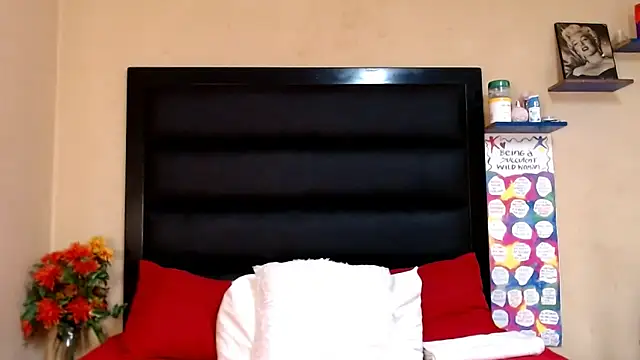 Snapshot of LongPussyLipsxx chatting on 03/17/25, 06:07 LongPussyLipsxx online show from 03/17/25, 06:07