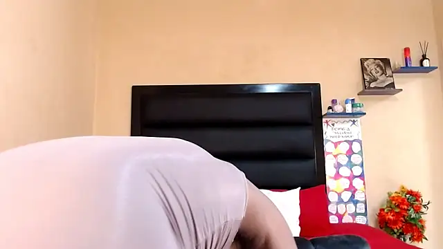 Snapshot of LongPussyLipsxx chatting on 03/18/25, 11:19 LongPussyLipsxx online show from 03/18/25, 11:19