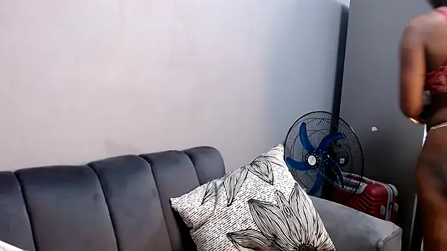 Snapshot of LongPussyLipsxx chatting on 10/10/25, 08:30 LongPussyLipsxx online show from 10/10/25, 08:30