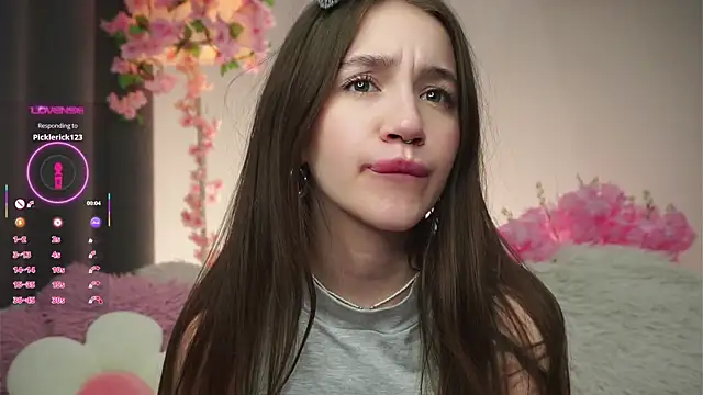 Snapshot of AmiLewis chatting on 11/15/25, 01:03 AmiLewis online show from 11/15/25, 01:03